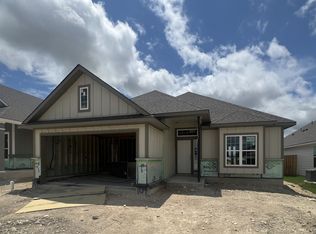 104 Maybelline Rd, Jarrell, TX 76537