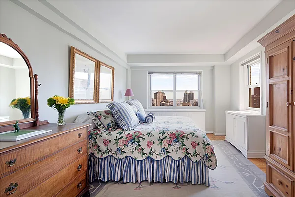 Sold by Douglas Elliman | media 10