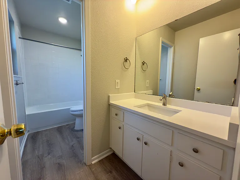 113 Shady Oak Dr — Photo 8