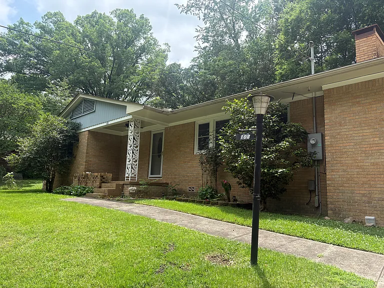 108 Clarkson St — Photo 2