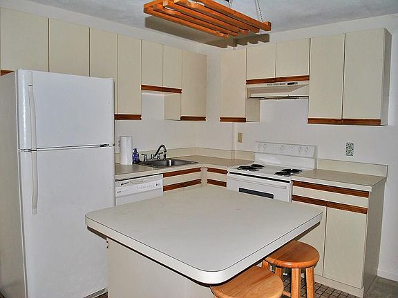 5th image of 201 Woodlawn Ave APT 105