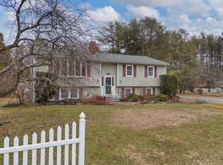 63 River Rd, Topsham, ME 04086