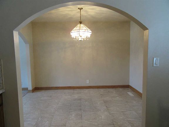 4th image of 4016 Lincoln Way