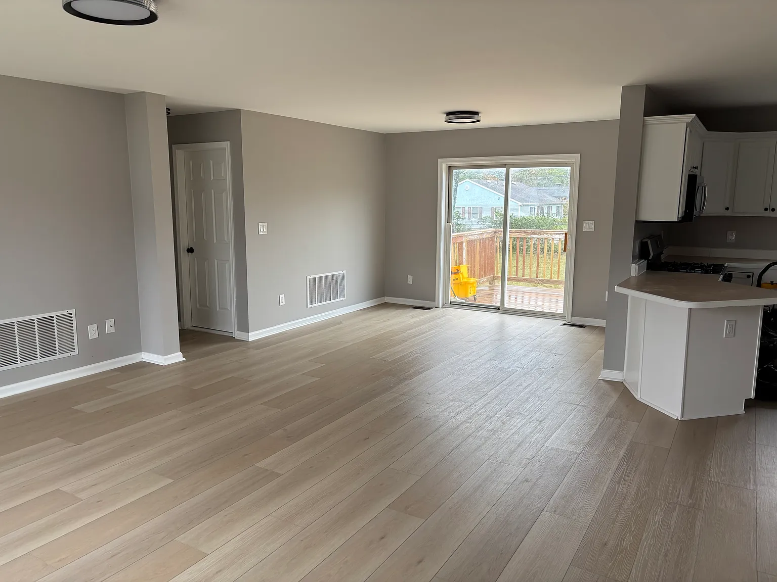 3 bed, 1248 sqft, $2,800 — Photo 3