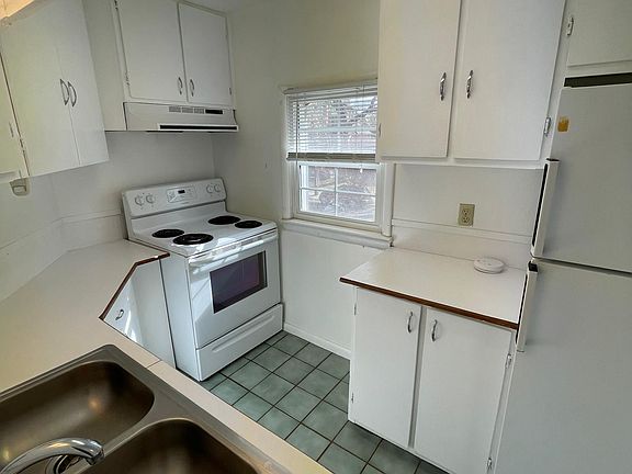 2nd image of 607 E University Ave #4
