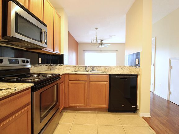 5th image of 10832 Savannah Wood Dr