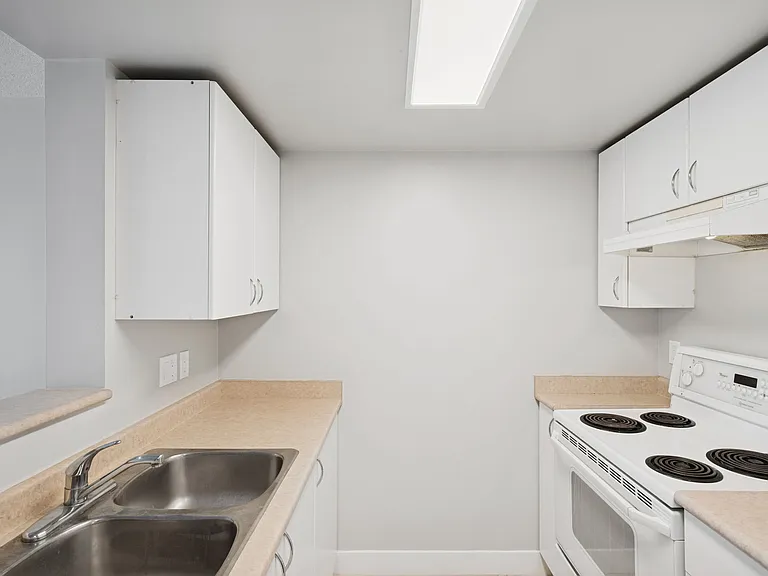 828 Howe St — Photo 41