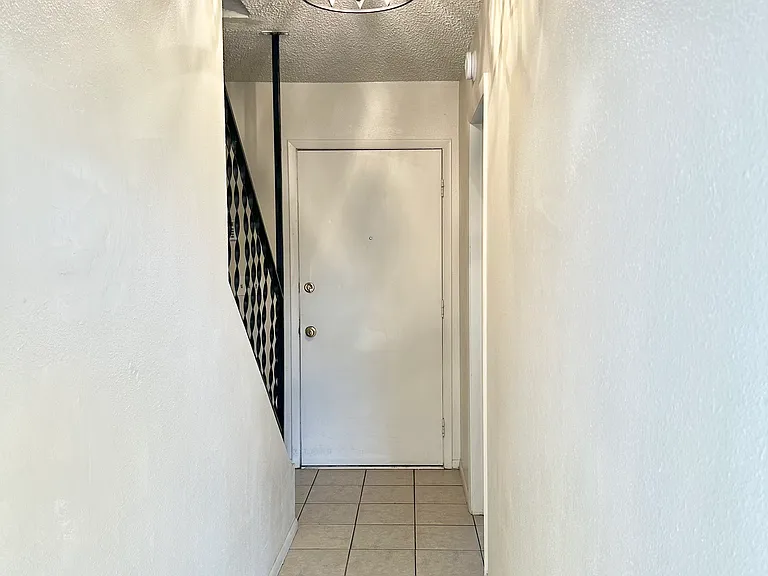 2305 N Grand Ave #B — Photo 10