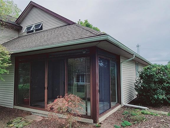 2nd image of 816 Martha Dr