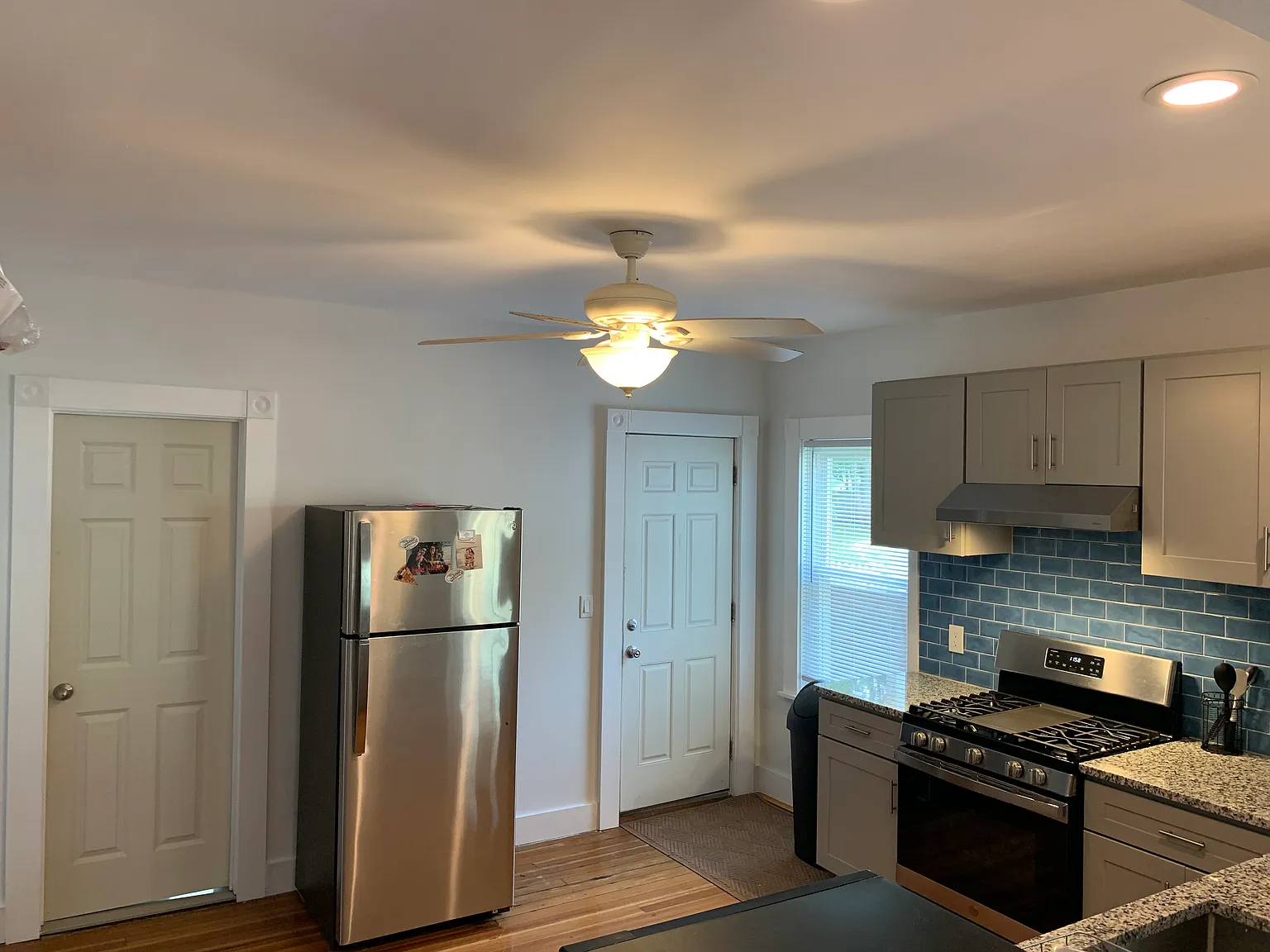 3 bed, 1200 sqft, $2,400 — Photo 3