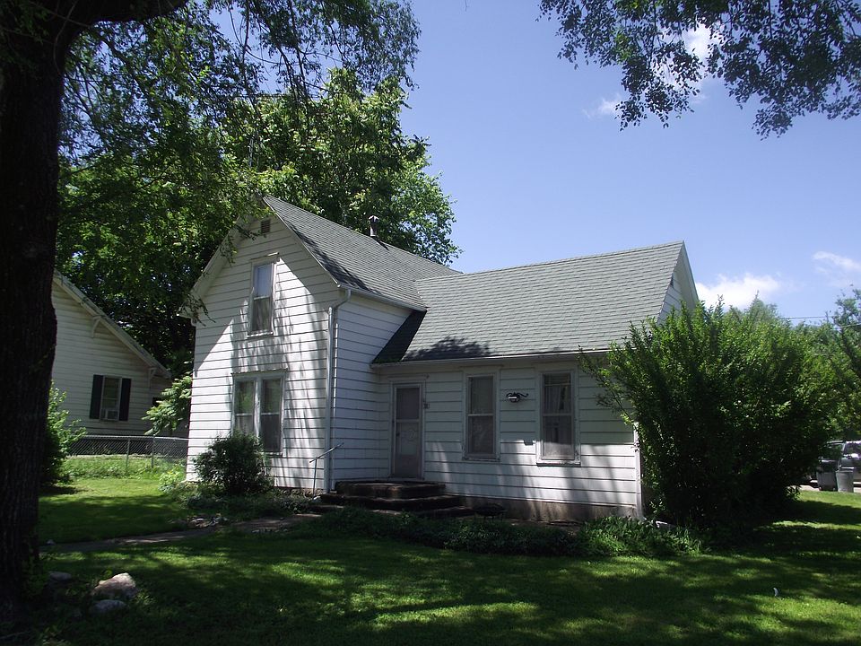 2nd image of 38 Oak St