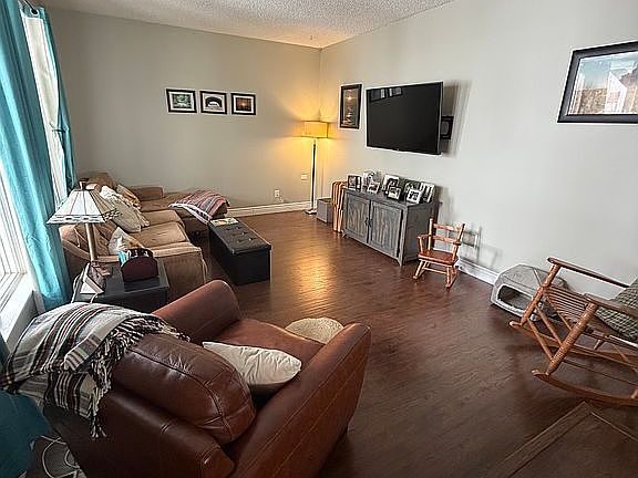 4th image of 769 Woodstock Ln