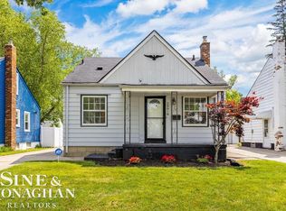 20016 Elkhart St, Harper Woods, MI 48225