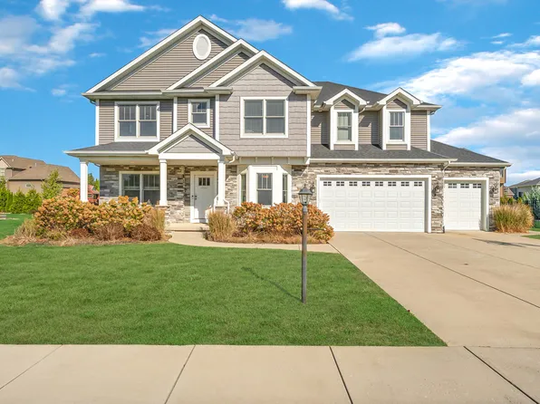 834 Copper Creek Dr, Crown Point, IN 46307