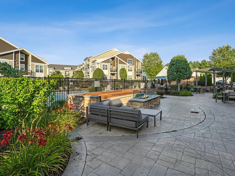 Outdoor lounge with fire pit