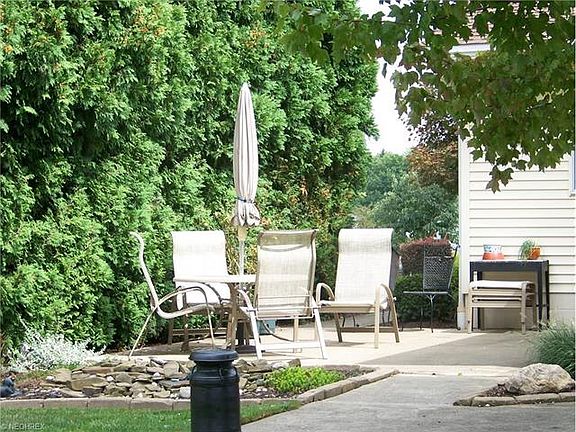 3rd image of 2561 Greenbriar Ln