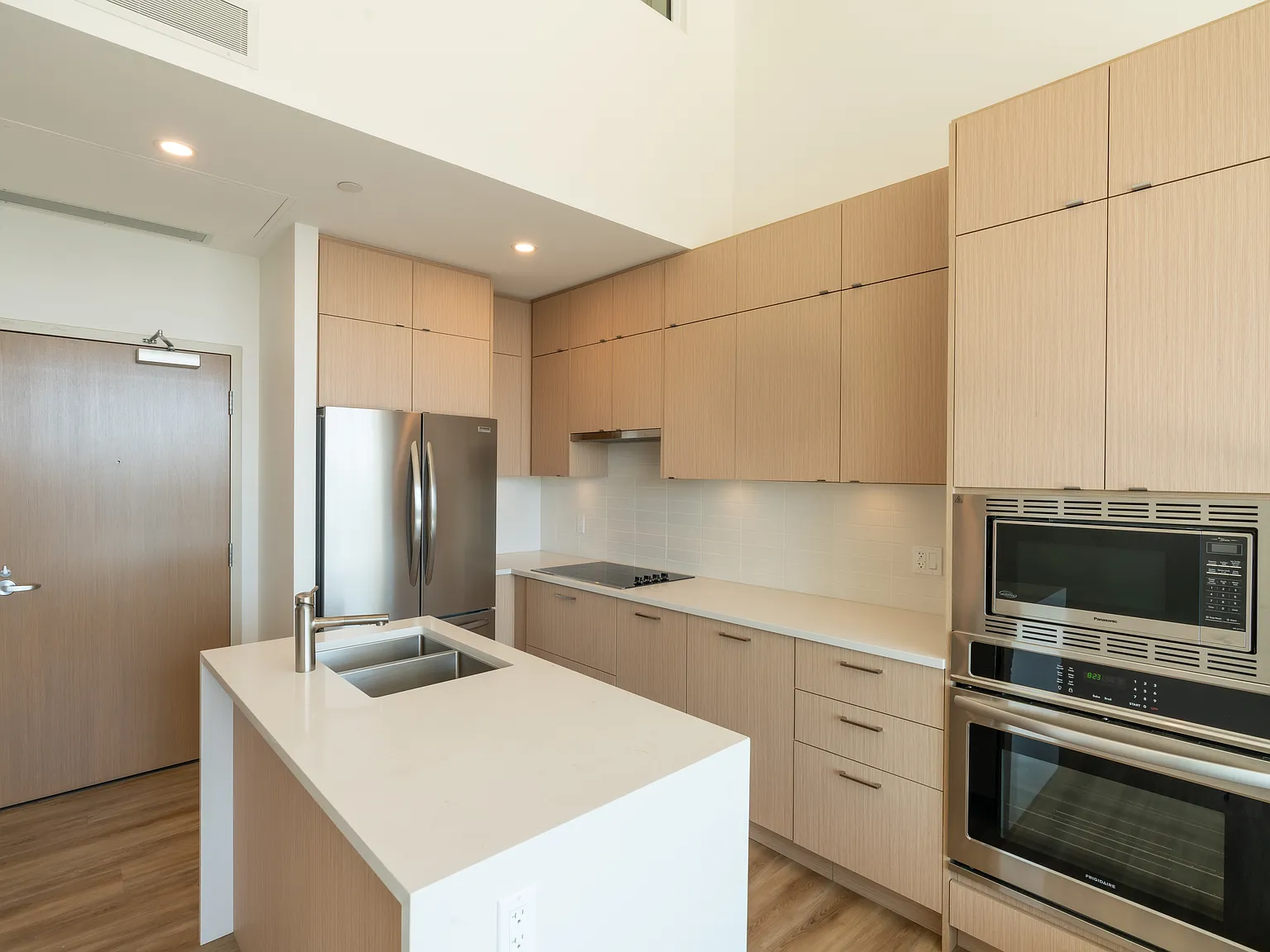 The Penthouses at Shoreline West End — Photo 3