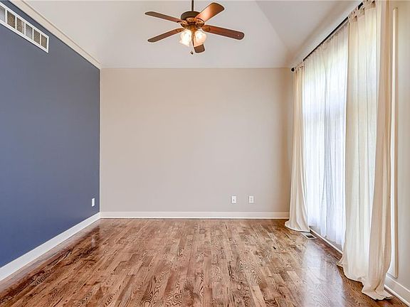 5th image of 7432 N Tipton Ave