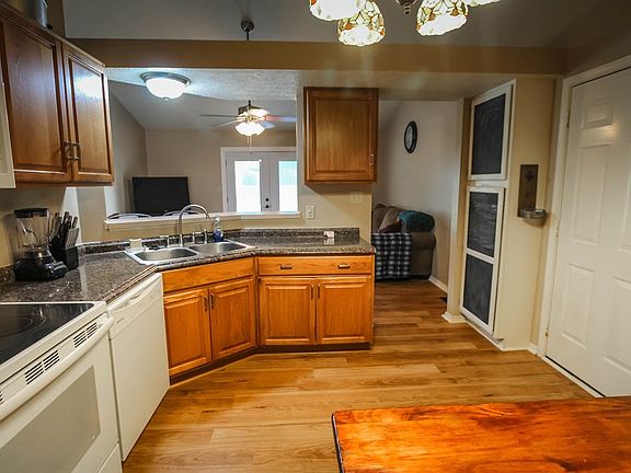 5th image of 4114 Farmington Ct