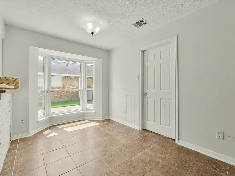 12011 Kirknoll Dr — Photo 19