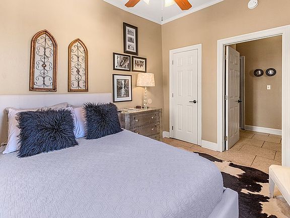 5th image of 938 Orleans Ave #5