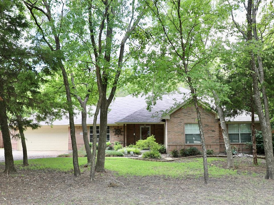 1st image of 124 Carrington Dr