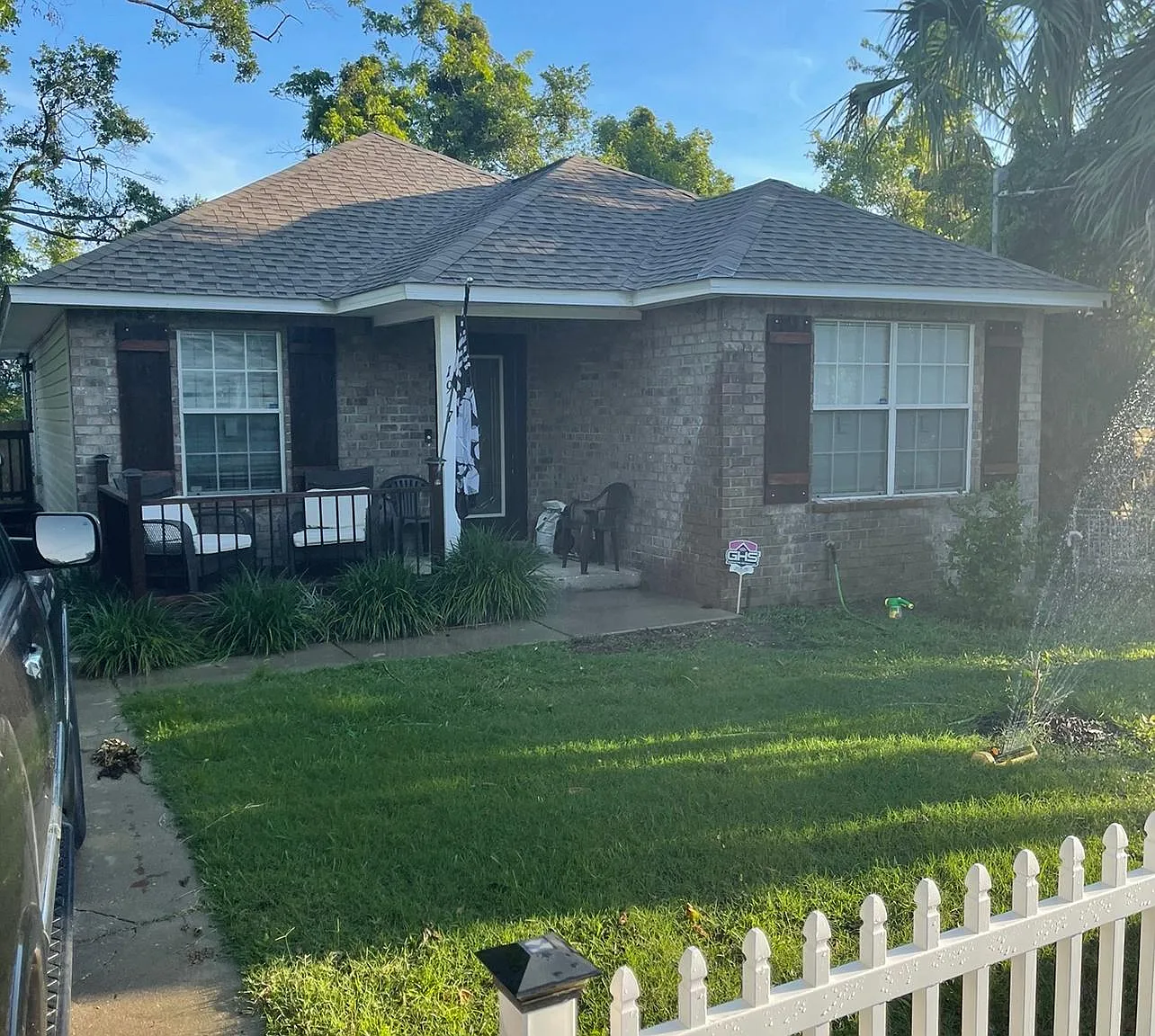 1917 W Desoto St — Photo 4