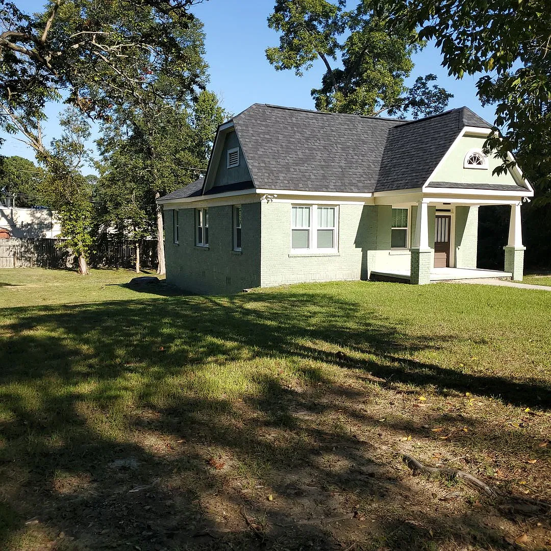 Charming 3-Bedroom Home on a Spacious Corner Lot Near Downtown Columbia! — Photo 2