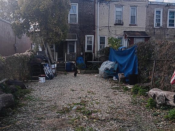 5th image of 129 W Courtland St