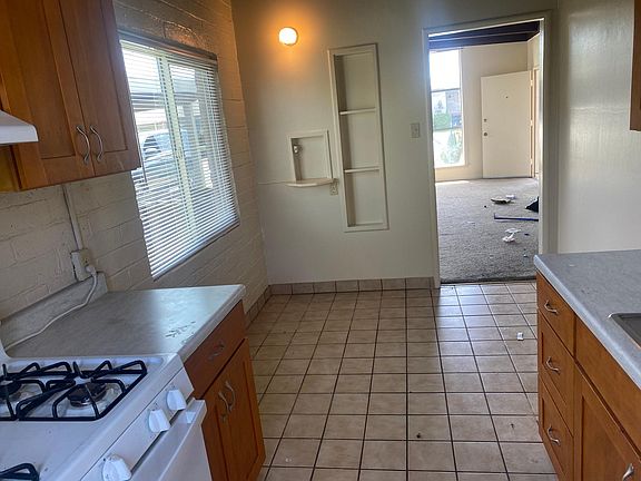 4th image of 1011 Judson St