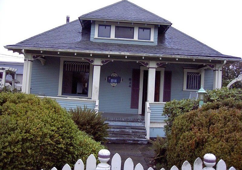 Fronnt of the home showing covered porch