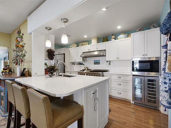 5th image of 1121 SHOREWOOD DRIVE