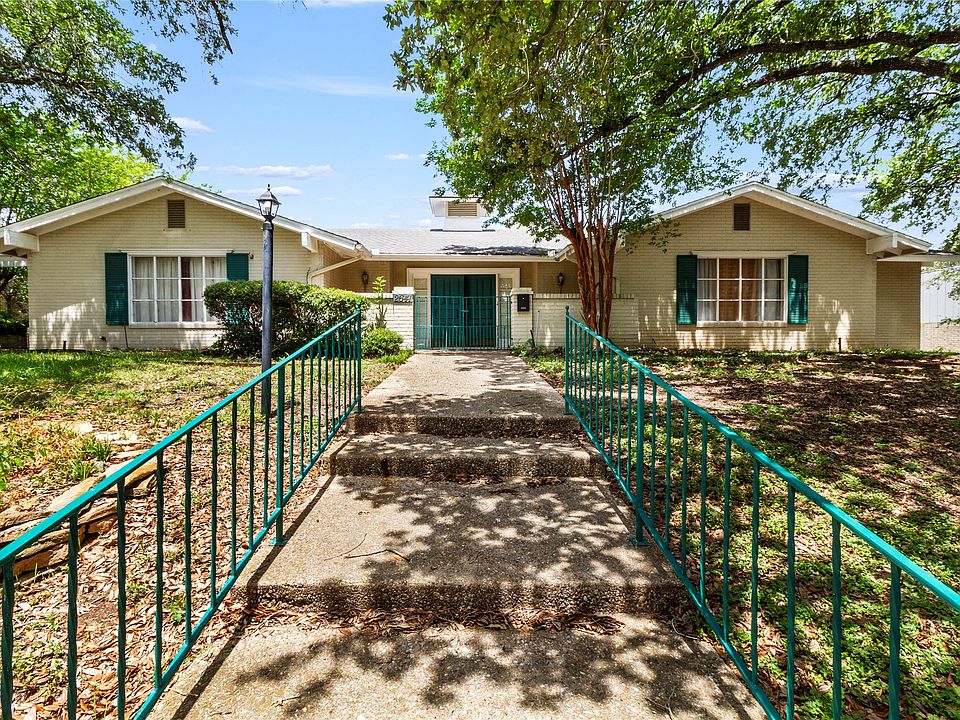 1st image of 2641 Woodmont Cir