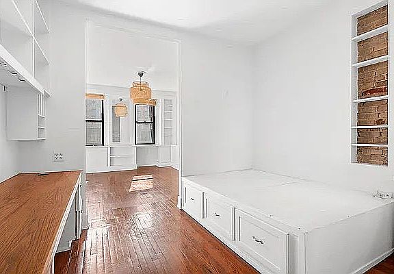 5th image of 172 Delancey St APT 6D