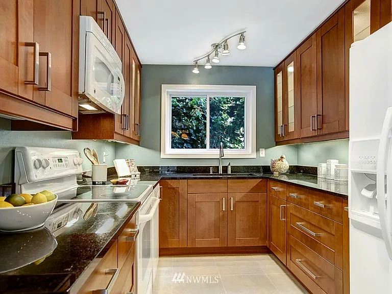 13283 15th Ave NE #B19 — Photo 3
