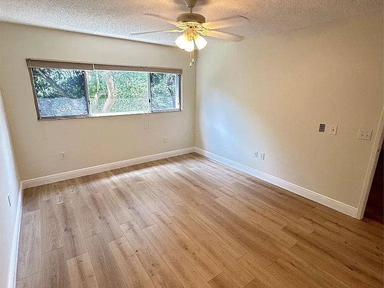 900 SW 142nd Ave #202L — Photo 17
