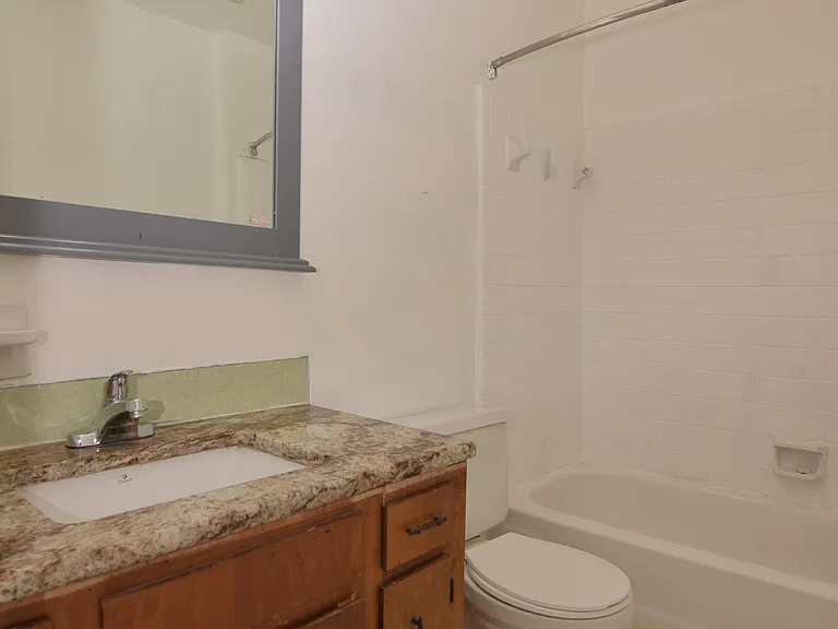 114 Ashwood Dr — Photo 4