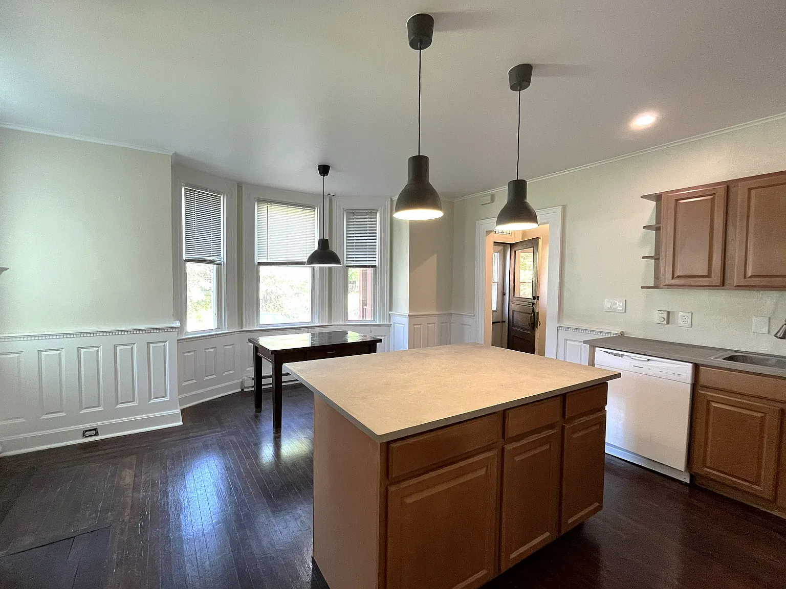 2 bed, 1150 sqft, $1,695 — Photo 4