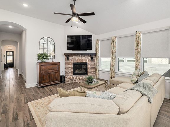 5th image of 1304 Highcrest