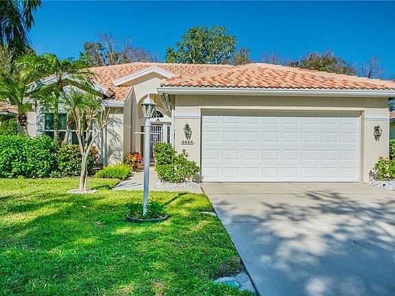 Maintenance Free Oakbrooke at River Club on an over sized private lot.