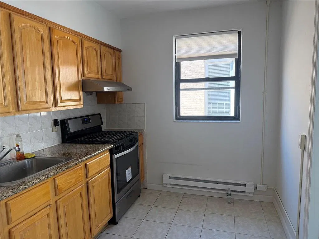 2 bed, 1.0 bath, 850 sqft, $2,200 — Photo 2