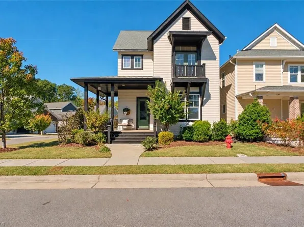 140 Rock Ledge Dr, Chapel Hill, NC 27516