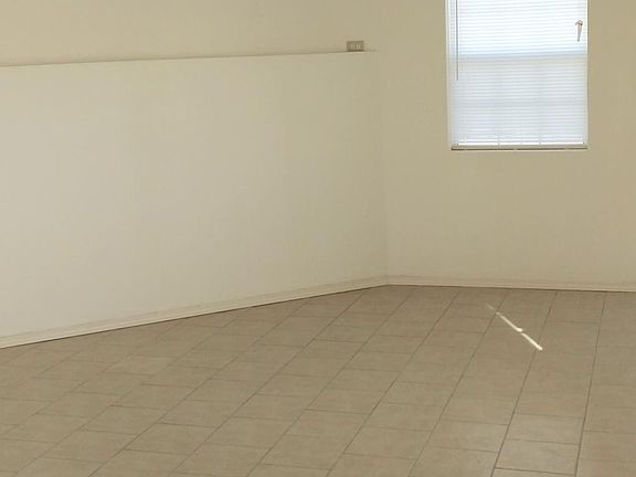 4th image of 430 Wenda Way