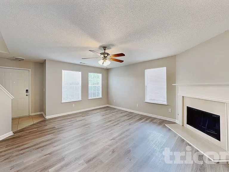 1104 Saint Phillips Ct — Photo 2