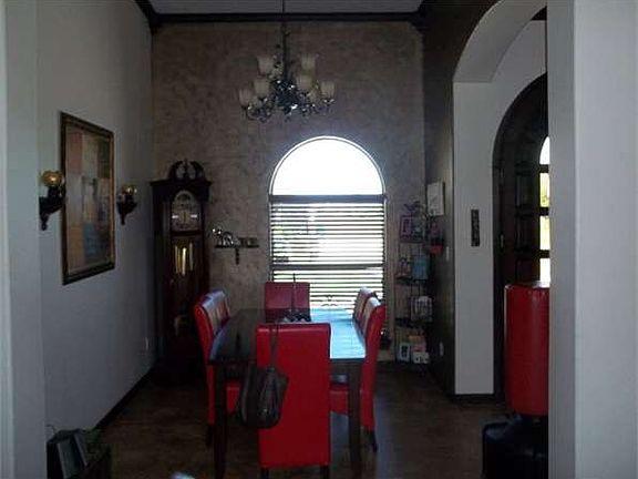 4th image of 1418 Julian Cir