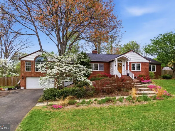 4637 Randolph Dr, Annandale, VA 22003