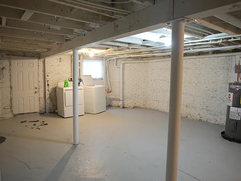 1204 Bonaparte Ave — Photo 7