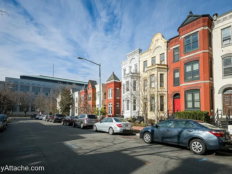 224 E St NE — Photo 56