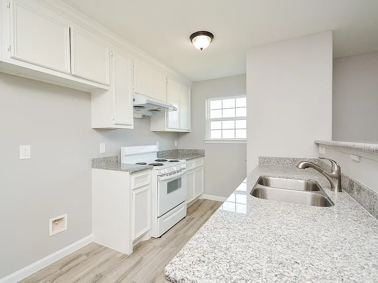 7611 Dyer St — Photo 10