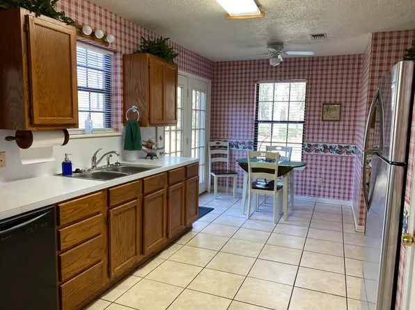 1205 Gary Rd, Lufkin, TX 75901